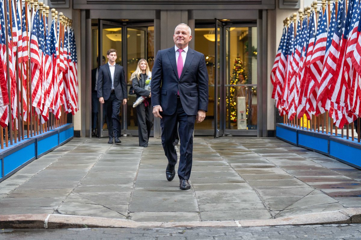1ontapdigital's tweet photo. The FDNY on Friday December 19, 2025 held a Walkout Ceremony for Commissioner Robert S. Tucker at their Headquarters in downtown Brooklyn. Tucker was presented with steel recovered from the World Trade Center.
#roberttucker #amandafarinacci #markguerra #jamesbrosi #FDNY #walkout https://t.co/yOBBMrx5wl