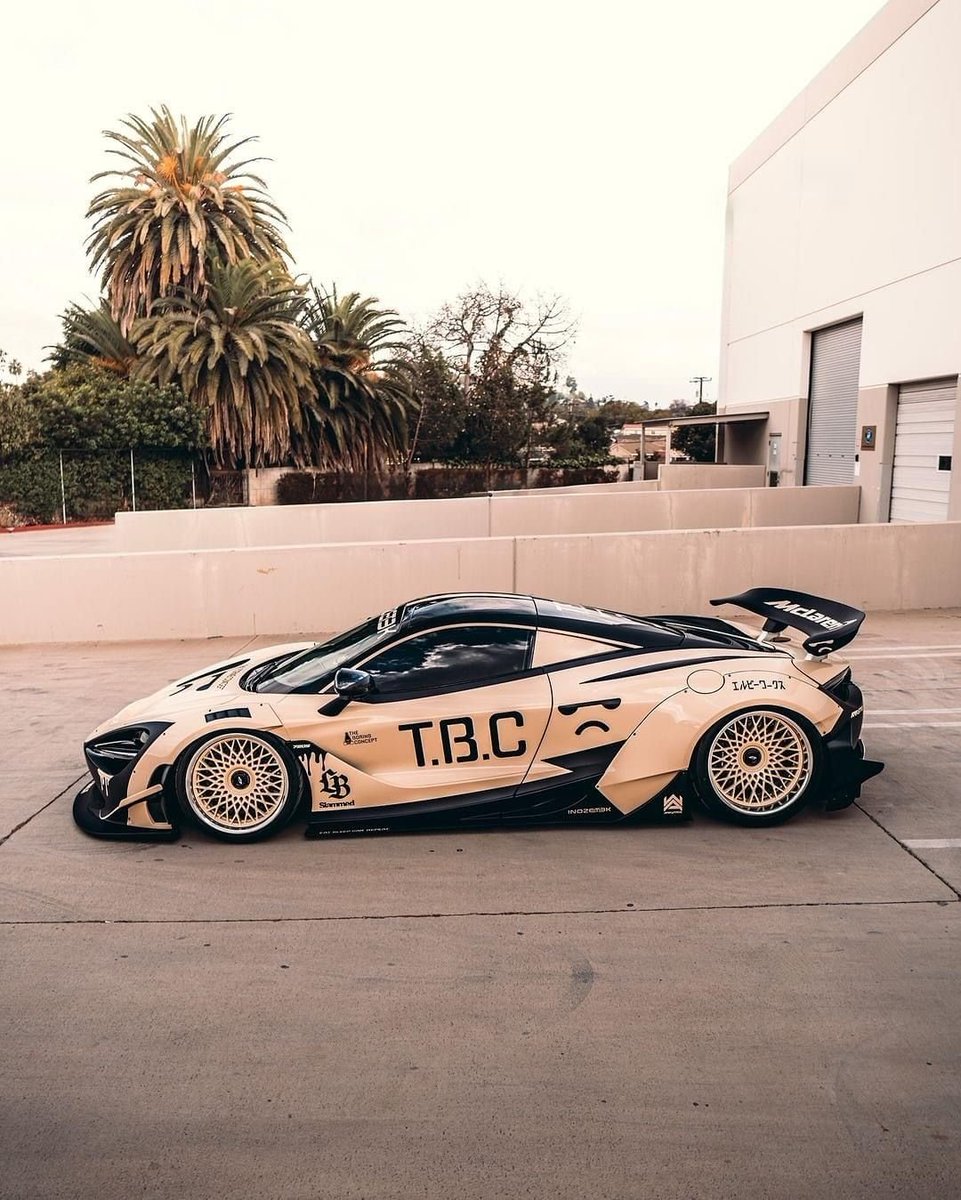 There is something about this widebody silhouette that just commands respect before the engine even starts. 🏜️