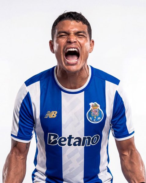 🌟🇧🇷 | Mais um líder de balneário!

Bednarek
Diogo Costa
João Costa
Eustaquio 
Luuk De Jong
🆕 Thiago Silva