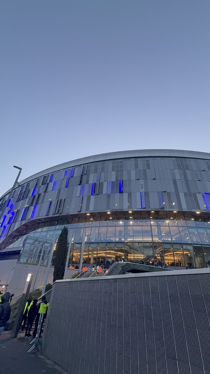 Outside now one the lads need sorting if anyone can help

Rt