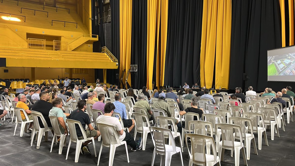 Despues se la dan de un club popular

Mira lo que es la democracia en ese cuadro de mierda

Son 50 en una asamblea