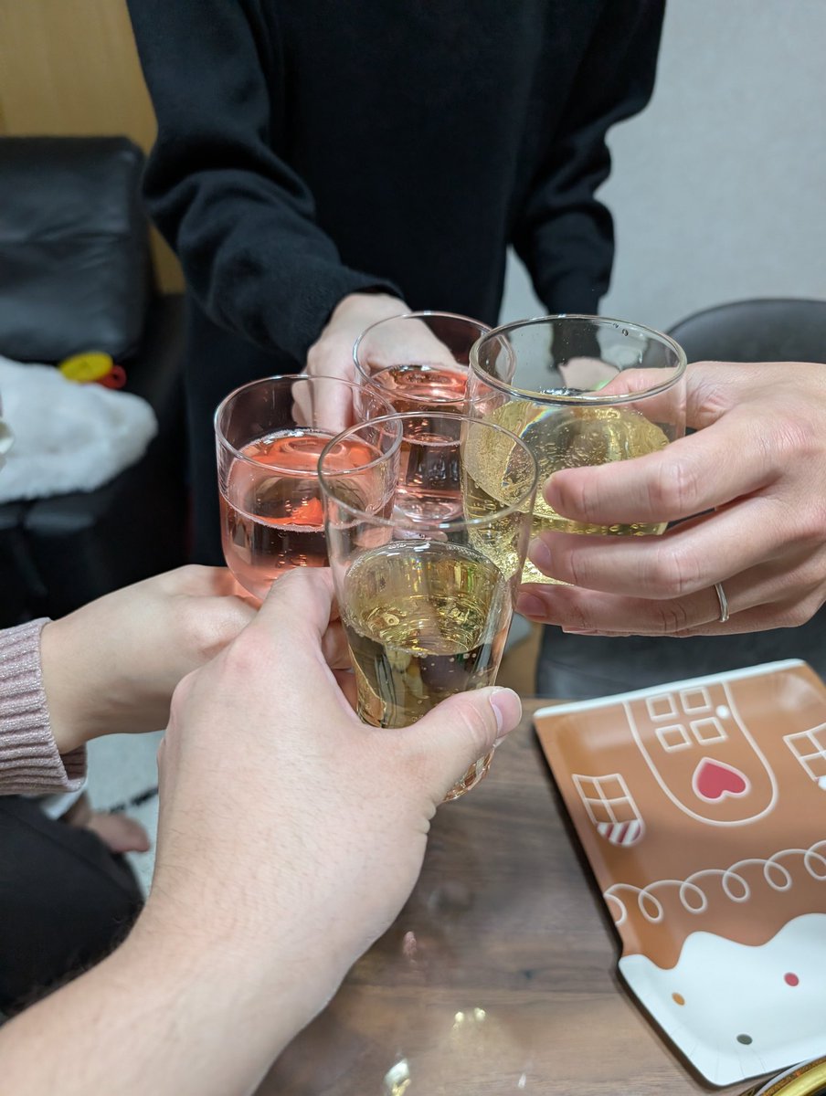 クリパ楽しかったー🎅
ローストビーフだけじゃなくてピザも手作りなの強すぎた👏