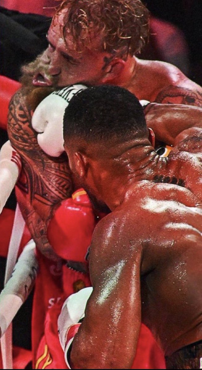 Anthony Joshua almost punched Jake Paul's lips off his body 🤣
