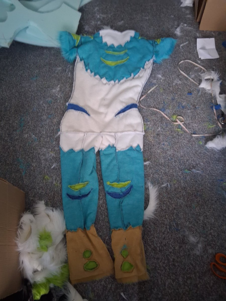 Clearing out some of the last photos from my collection of fursuit progress I never shared