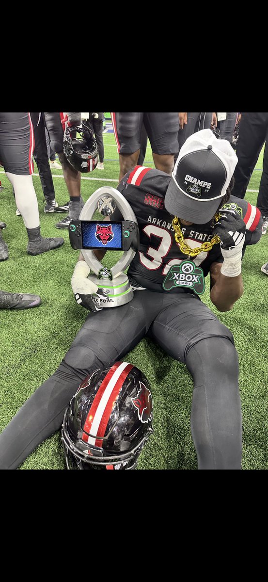 CoachHassFB's tweet photo. XBOX BOWL CHAMPS🙌🏾 Had a blast in JB the past 5 years❤️ https://t.co/yMiFny9VNo