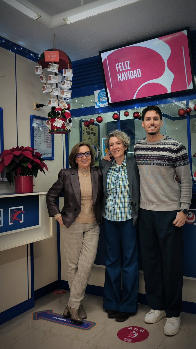 L_MilMillones's tweet photo. 🎄Otro sorteo de Navidad en el que batimos récord en el mejor premio que se puede ganar: el cariño y la ilusión de nuestros clientes.

Solo tenemos un deseo: QUE SE CUMPLAN TODOS VUESTROS SUEÑOS.

Gracias, de corazón, a todas las personas que confiaron en nosotros un año más. https://t.co/FjjtiJ2Ur4