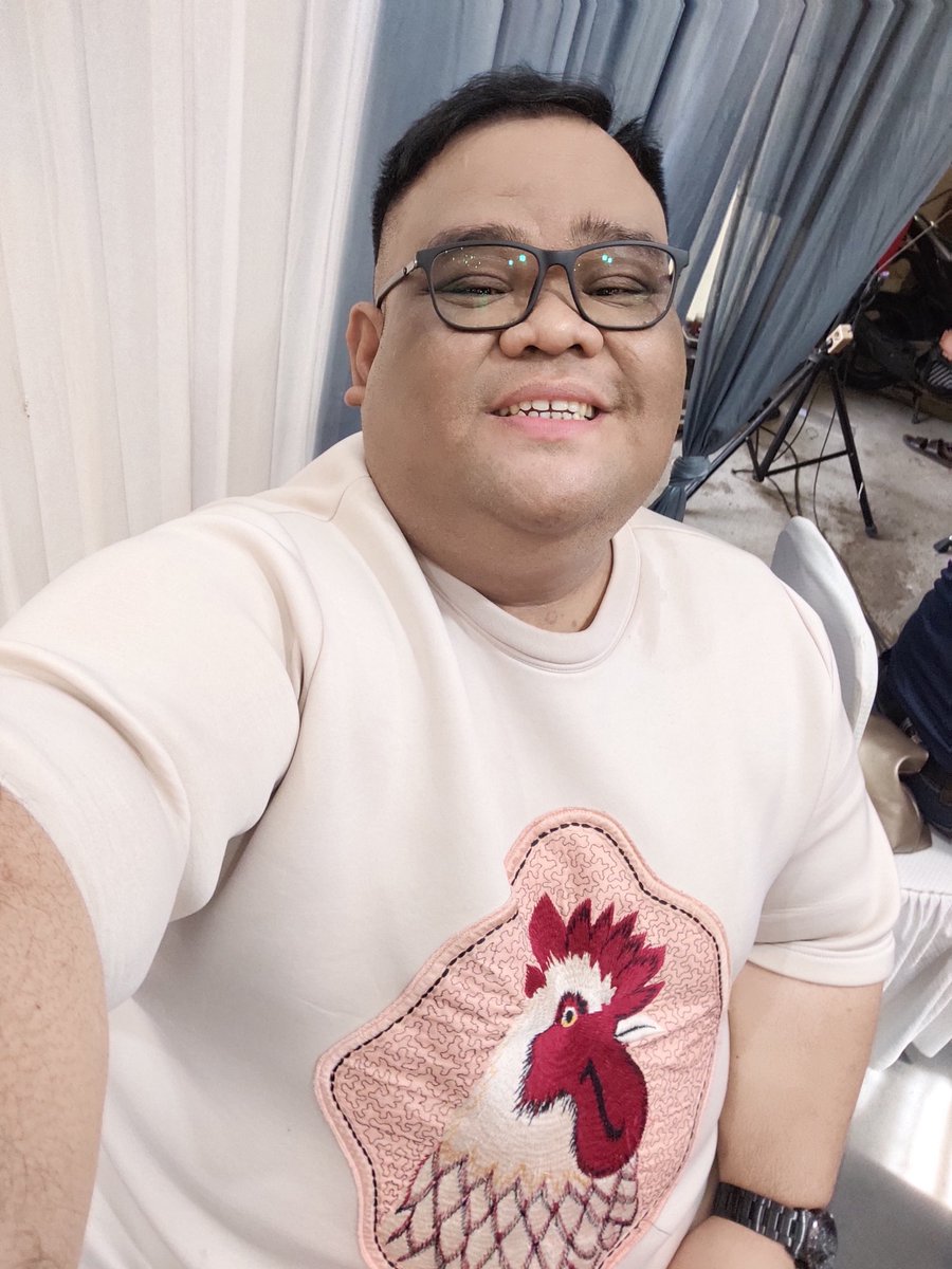 Bigtulus's tweet image. Mau percaya atau tidak, akan selalu ada manusia lain yg menunggu kehancuran kita.. 
Biarkan mereka dengan persepsi dan caranya.. 
Mari kita tetap jadi sisi terbaik dari diri kita...
Yakinlah tidak akan ada yg tertukar.. 
🎤🎤❤❤❤