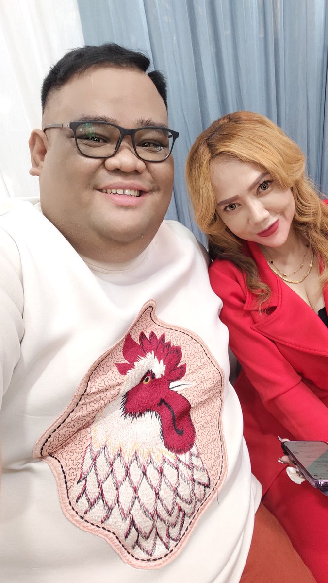 Bigtulus's tweet image. Mau percaya atau tidak, akan selalu ada manusia lain yg menunggu kehancuran kita.. 
Biarkan mereka dengan persepsi dan caranya.. 
Mari kita tetap jadi sisi terbaik dari diri kita...
Yakinlah tidak akan ada yg tertukar.. 
🎤🎤❤❤❤