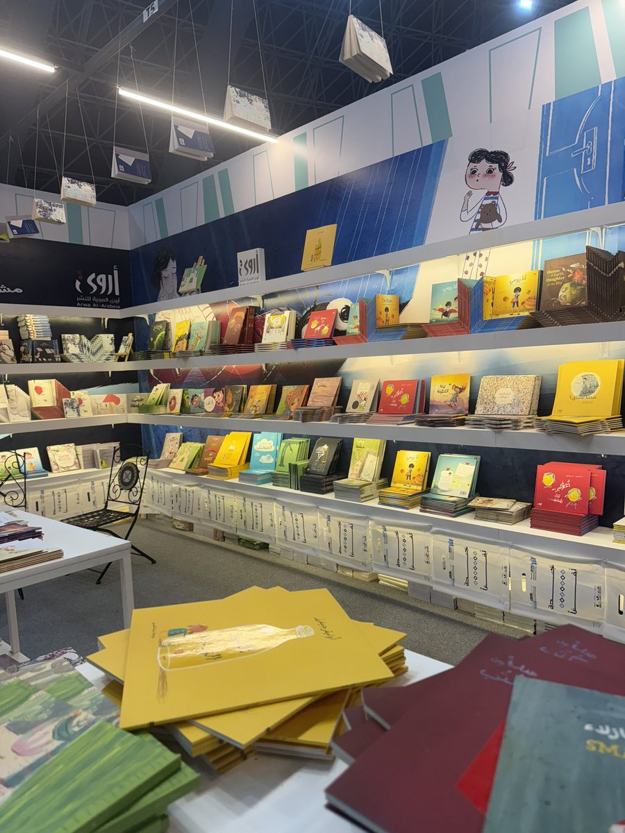 تشرفت بلقاء د. أروى خميّس <a href="/ArwaDK/">أروى خميّس</a> في #معرض_جدة_الدولي_للكتاب_2025
أيقونة الإبداع والفن القصصي للأطفال.
ونموذج يُحتذى به في تحويل الشغف إلى منتجات مؤثرة. 
شغف يحكي قصصًا، وقصص تصنع أثرًا لدى الأطفال، بورك قلمك وعلمك دكتورة.