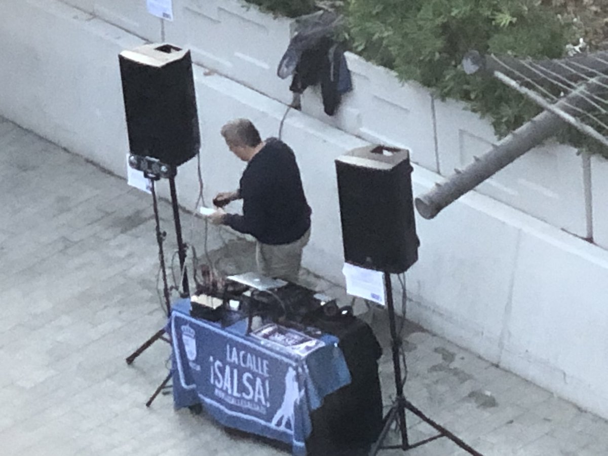 Un día mas el <a href="/AytoMurcia/">Ayuntamiento de Murcia</a> dando permiso a actuaciones de uso de la vía pública con música a todo trapo. Hoy se han inventado “La calle salsa”. La política del “evento”, menudo circo lleváis encima.