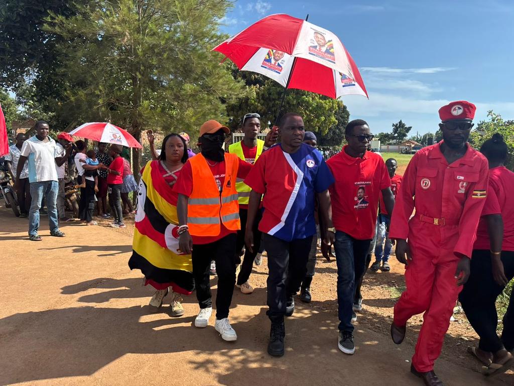 BosaBenja's tweet photo. We had a productive engagement with Hon. John Mugabi Socrates in Kigungu, Entebbe, where we discussed the army's takeover of fishing activities and its impact on local livelihoods. We stand with the community in seeking solutions that prioritize people's welfare. 
#ANewUgandaNow https://t.co/9PlMmUp61K