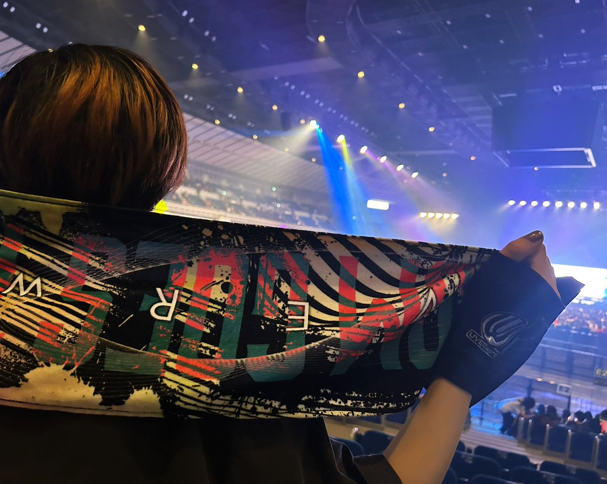 awen1206's tweet photo. 最高の夜でした♪

Nothing can take UVERworld from us. ;)

これからも追いかけ続けますのでよろしくお願いします🙌🏻！！

#UVERworld https://t.co/INUIIHjTkP