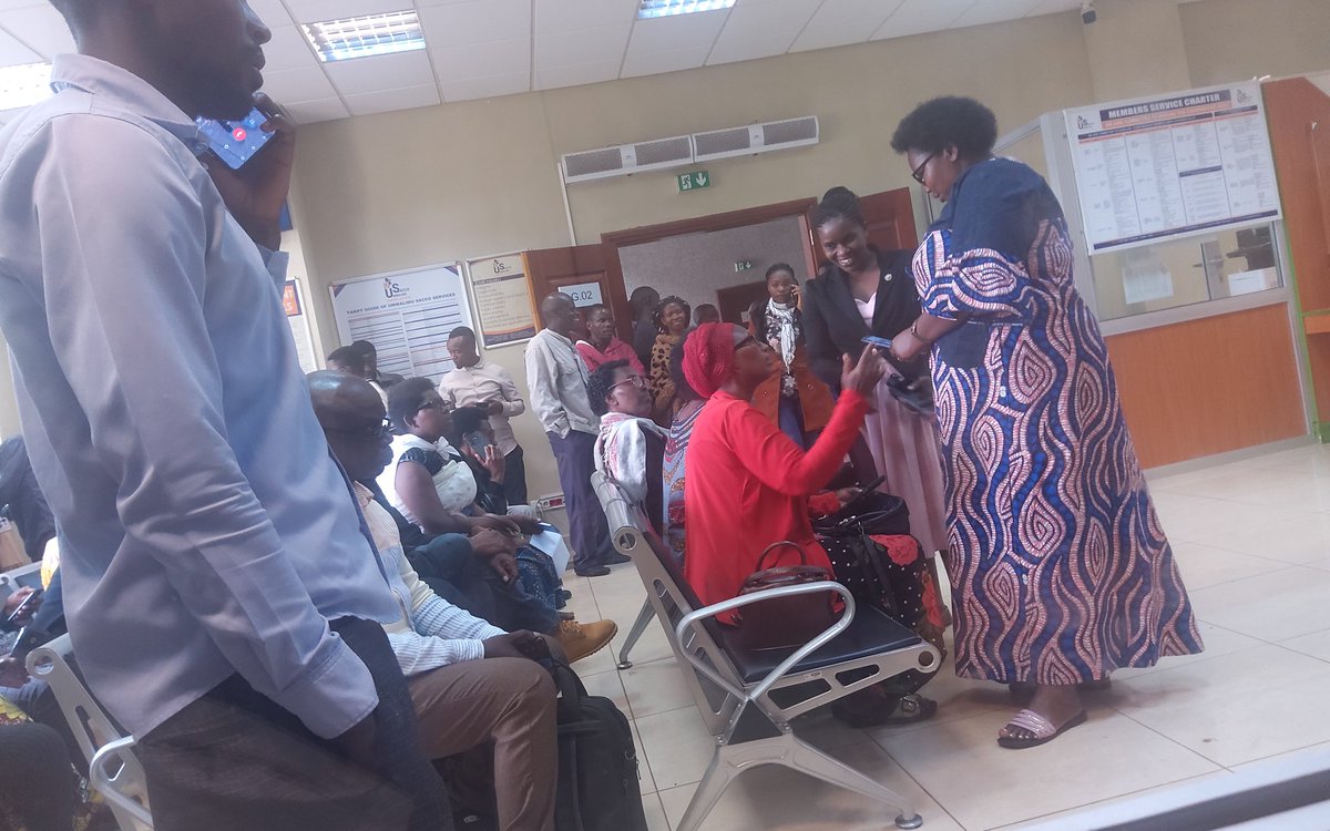 tujbaptiste's tweet photo. @MwalimuSacco @UmwalimuSACCO @MinEcoFinGR @CentralBankRw Niba atari ukunanirwa inshingano ni ugusuzugura abahabwa service. Ni gute abantu bamara umwaka wose bavuga ibitagenda neza aho gukosoka bikarushaho kuba bibi? Ni gute mobile banking ivaho burigihe iyoabarimu bahembwe? ????? https://t.co/iwGYYyb0yT