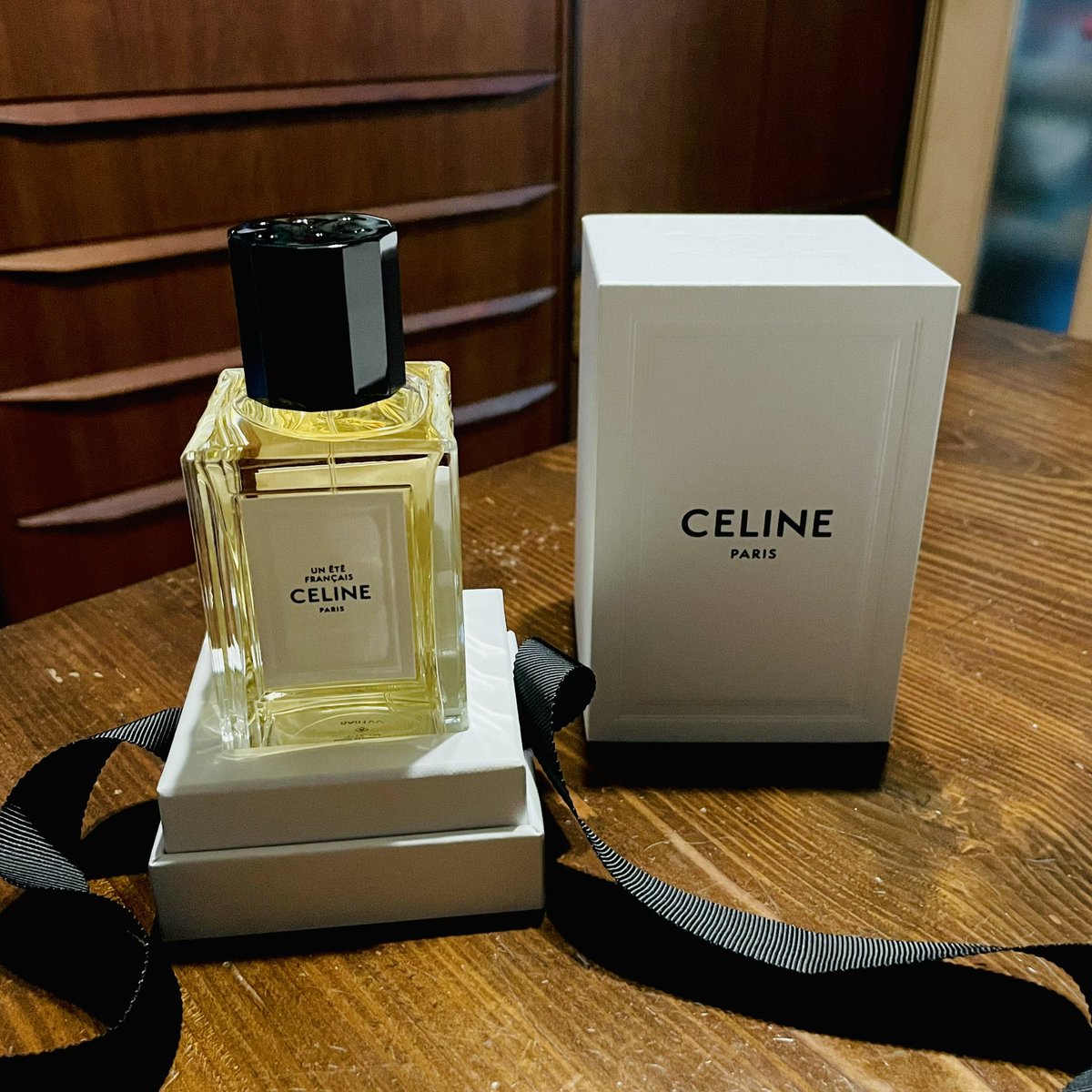 欲しかった香水。パッケージも美しいね。