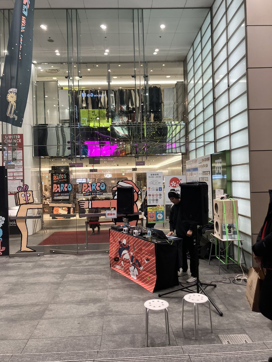 daniki_daniky's tweet image. 明日はパルコの西館前でDJやってます〜！R-指定のそっくりさんは出ませんが、近くにいたらフラッと見に来てね！
自分は14:30〜15:20予定！