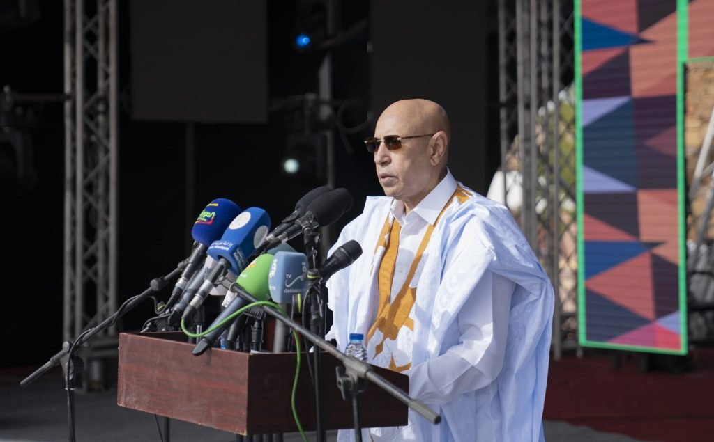 أكد الرئيس محمد ولد الشيخ الغزواني أن الدولة الحديثة تقوم على المواطنة والمساواة، داعيًا إلى نبذ التراتبيات الزائفة وتعزيز الوحدة الوطنية، وذلك خلال افتتاح مهرجان مدائن التراث بمدينة وادان.
#موريتانيا_الحدث