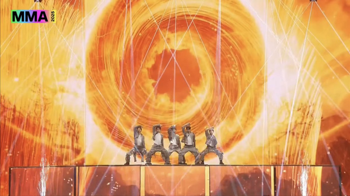 TheePopCore's tweet image. EXO makes the crowd go wild with their stage presence during their performance at the 2025 MelOn Music Awards.