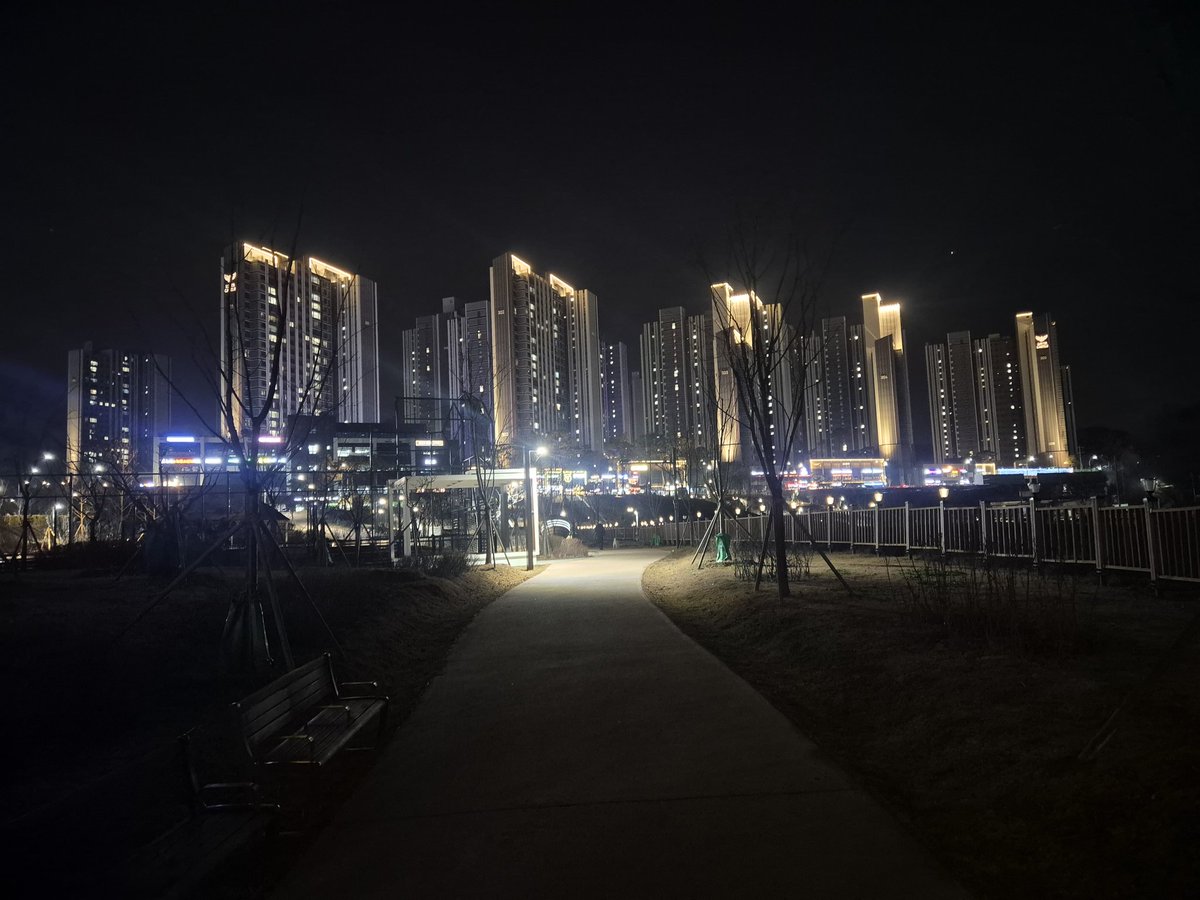 dopalpa's tweet image. 걸어서 집까지....