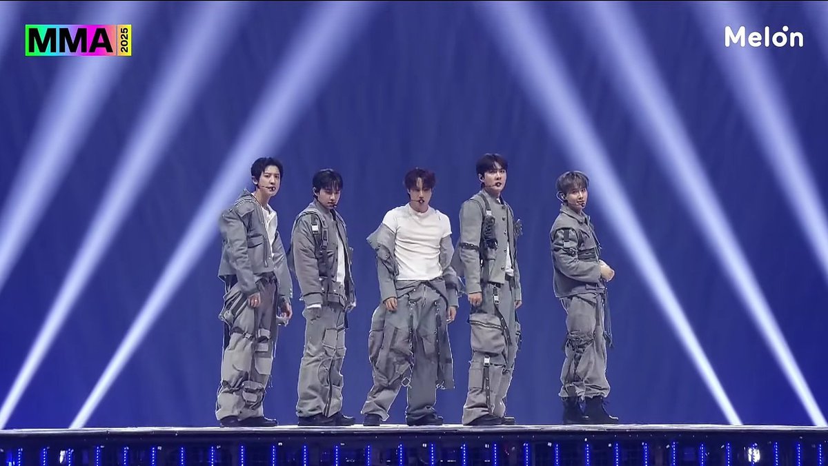 TheePopCore's tweet image. EXO makes the crowd go wild with their stage presence during their performance at the 2025 MelOn Music Awards.