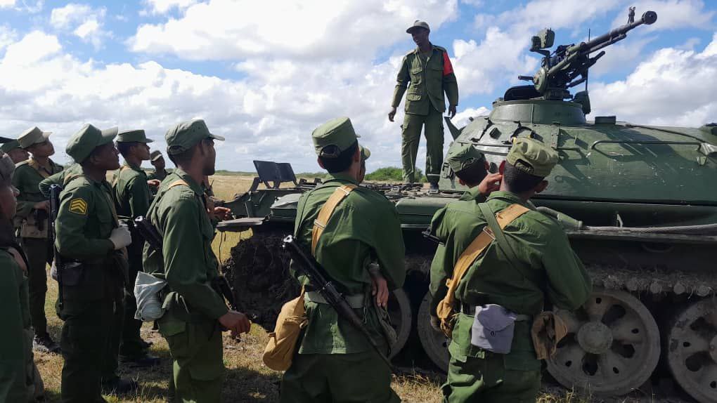 "(...) La defensa no sólo se desarrolla para enfrentar una agresión, se desarrolla también para evitar una agresión, y no se prueba sólo en la guerra, sino en la paz y preservar la paz siempre será una victoria (...)".
#FARCuba