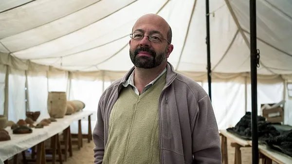 NarudaaArnaud's tweet photo. « Les papyrus font de la résistance! Spécialiste de l’Égypte pharaonique, Pierre Tallet explore les archives, les ports antiques et les inscriptions du désert. Ses travaux exceptionnels, ont, ces dernières années, renouvelé notre compréhension de l’économie, des expéditions et du pouvoir royal. Que nous apprennent ses découvertes sur l’organisation de l’Égypte ancienne? » À écouter: épisode 4/4 via @franceculture https://t.co/r2yRJqFIDo