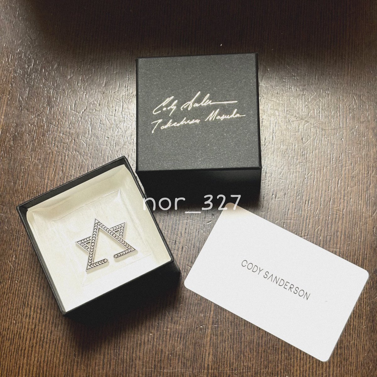 nor_327's tweet photo. 【CODY SANDERSON × TAKAHISA MASUDA】
Triangle Depp Star Ear Cuff Silver
無事に自分の手元に届きました♡
大好きな人と同じモノを身につけることができて心から幸せだよ！まっすー、大切にするね！ https://t.co/hdYZKMhsIt