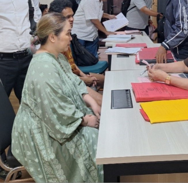 gregorius_6's tweet image. Nyit @TkangRas sudah besuk mbakyu babet lu belum??
Btw, sejak mbakyu lu ketangkep, lu sehari mkn berapa kali??

Wkwkwkwk…