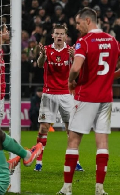 James McClean's reaction to Arthur Okonkwo's mistake 😂

Complete disbelief.