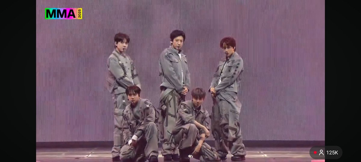 ℓ𝐨𝐞𝐲. ✿🌌 tweet media