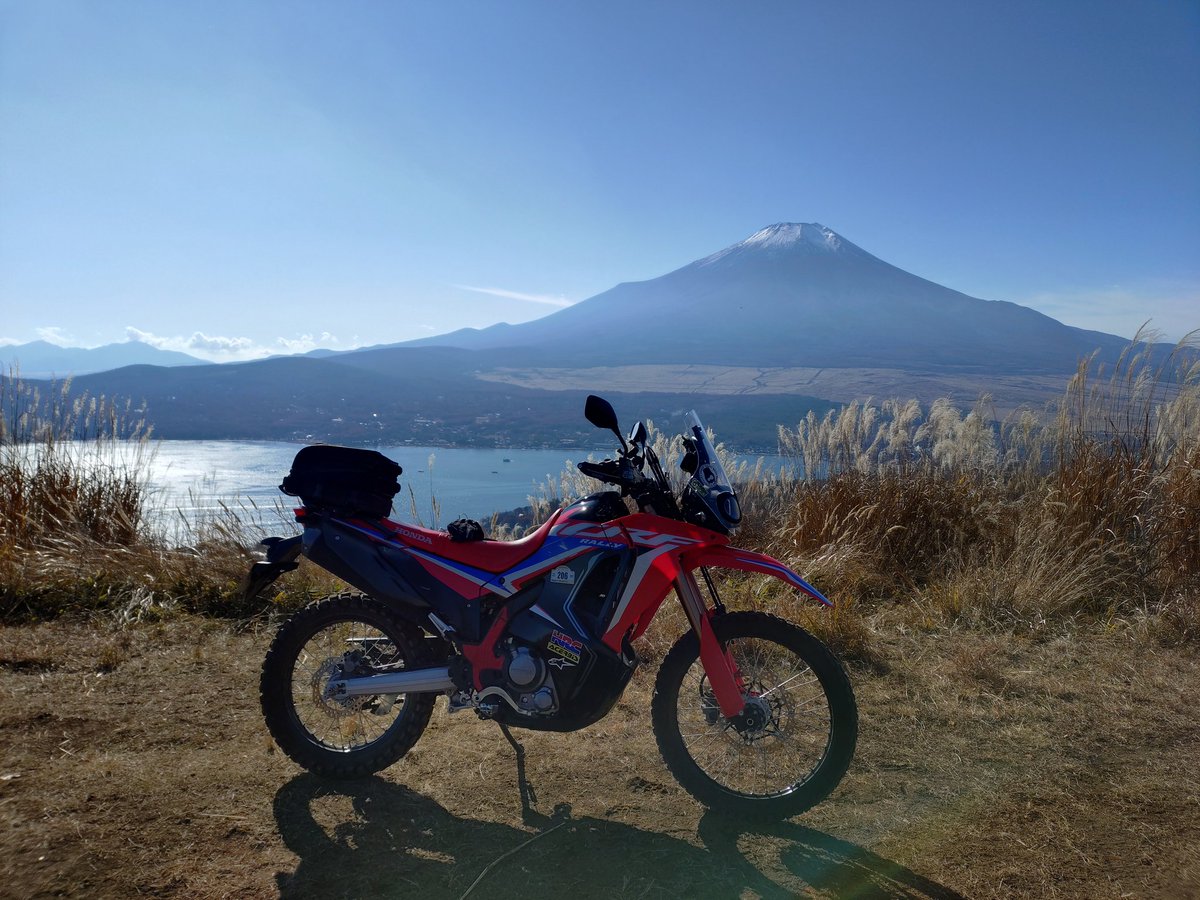 今月は忙しくバイク乗れなかったので先月の末に行った富士山＆山中湖を一望出来る林道に行ったのが今年最後のツーリングになりますかね〜😅
#バイクラ
