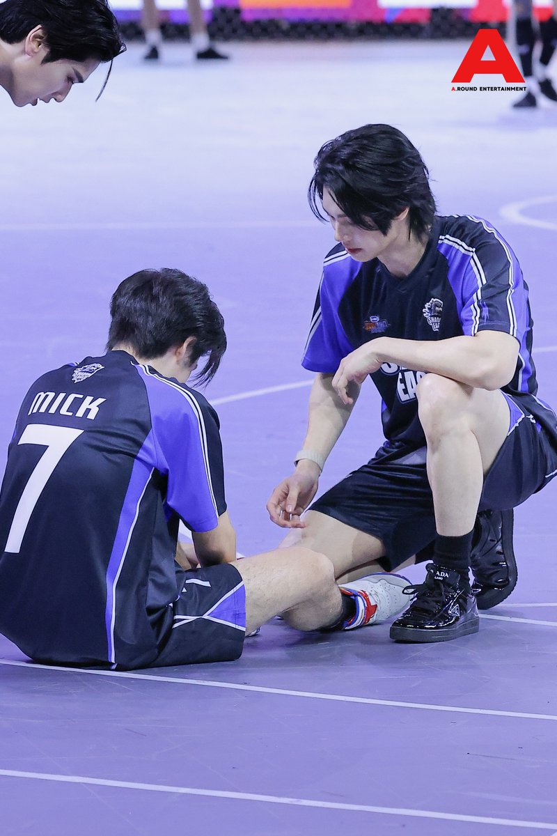 around_ent's tweet photo. 2 พี่น้อง บ้านโอภาสเอี่ยมขจร “พี่วิน - น้องมิค” บนสนามในมหกรรมกีฬาสุดยิ่งใหญ่แห่งปี “GMMTV STARLYMPICS 2025” 

WIN METAA POWER PLAY
LUKEMICK LOUD CHEERING 
#GMMTVStarlympics2025
#winmetawin️️ #วินเมธวิน #mickmetas https://t.co/I9klb0os7R