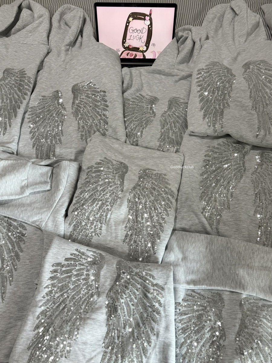 goodluckclubb's tweet image. subdued wings sequin hoodie🪽

พรี/พร้อมส่ง สอบถามได้ค่า🩶
หิ้วได้ทั้งช้อปไทย/ต่างประเทศ

อัพเดทสินค้า realtime ในกลุ่ม

#subdued #subduedth #subduedthailand #preorder 
#Y2KAesthetic #y2kthailand #2000s