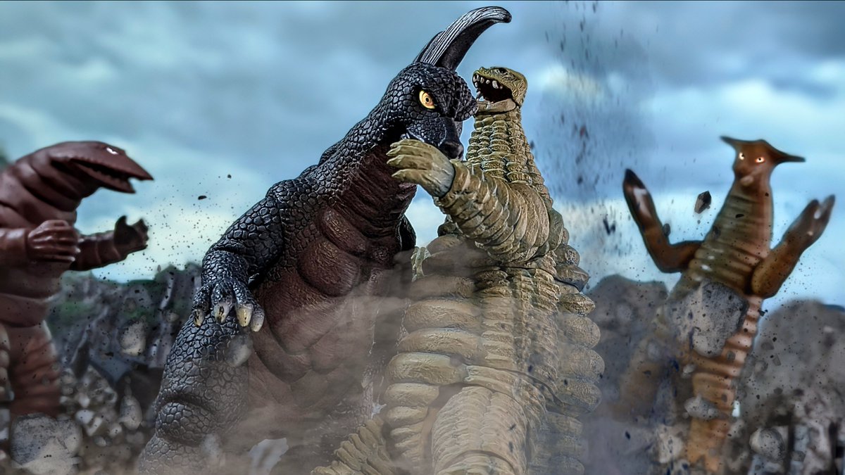 お昼の宣伝です】 ゴモラは、ウルトラマン 究極円谷怪獣博覧会の