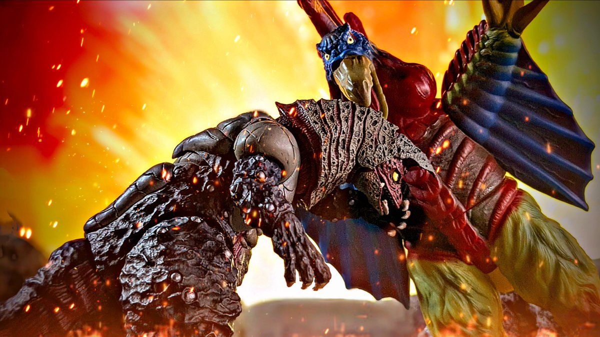 お昼の宣伝です】 ゴモラは、ウルトラマン 究極円谷怪獣博覧会の