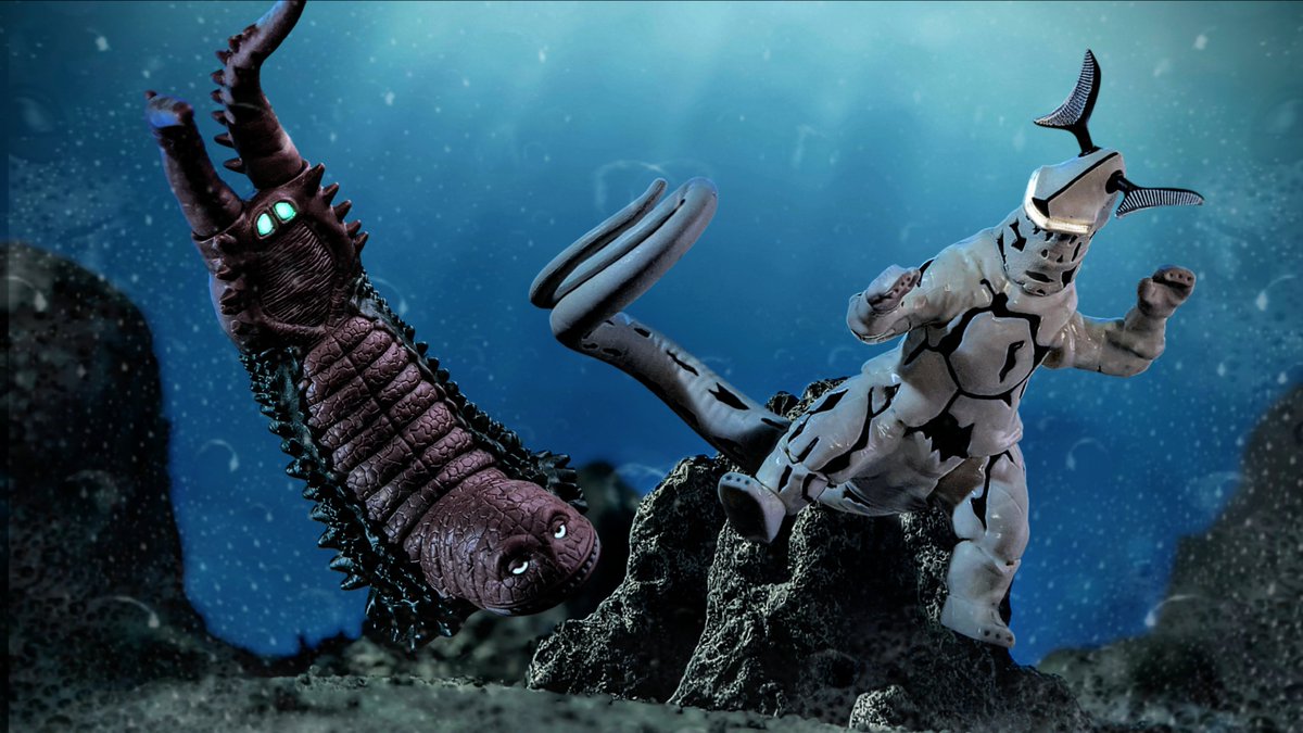 お昼の宣伝です】 ゴモラは、ウルトラマン 究極円谷怪獣博覧会の