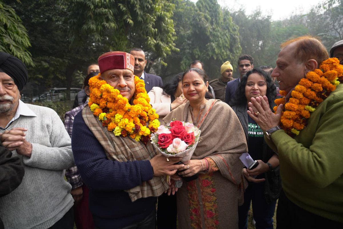 आज रोहिणी विधानसभा के सेक्टर-13 एवं सेक्टर-8 में कई महत्वपूर्ण विकास कार्यों का उद्घाटन एवं शिलान्यास किया।

• सेक्टर-13 के नवशक्ति अपार्टमेंट, शांति अपार्टमेंट एवं सूर्य अपार्टमेंट में वरिष्ठ नागरिक मनोरंजन केंद्र का शिलान्यास किया।

• सेक्टर-13 के हिल एवं केनरा अपार्टमेंट के