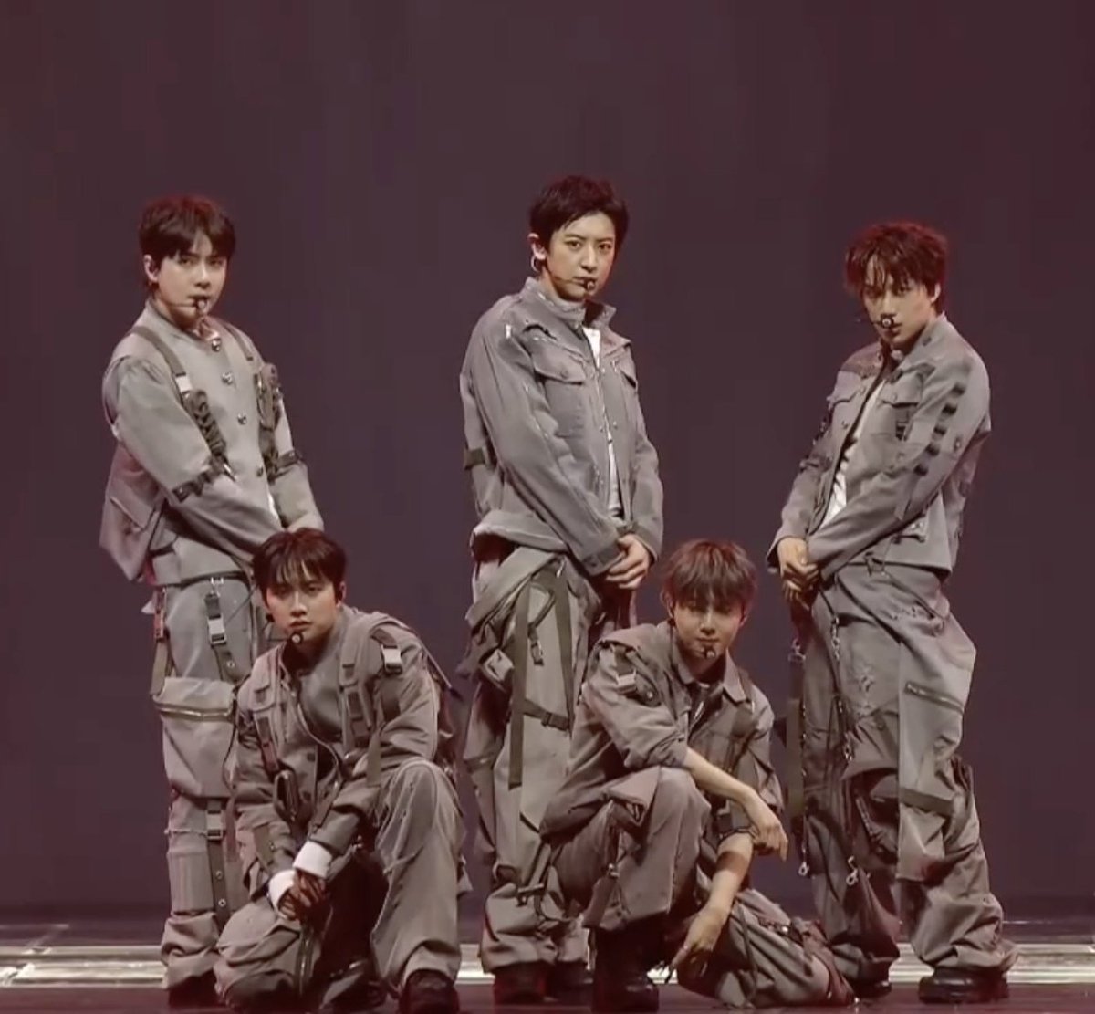 kpop artists reaction to EXO performing at the MMA 2025

— a must to see thread!!!

#EXO #엑소 
#엑소_2025멜론뮤직어워드 #MMA2025