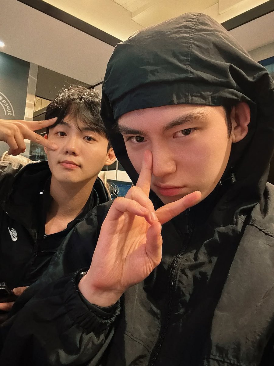 odslvr's tweet image. the concept of bl actors hanging out together years after their show ended
