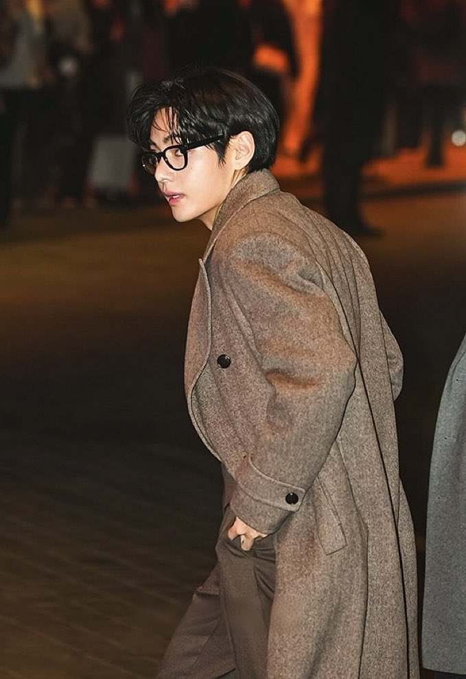 Seni kapatalım mı biz olmuyo böyle herkesle arki olup her ortama girmen kaç milyon talibin çıkıyo sonra 🙄