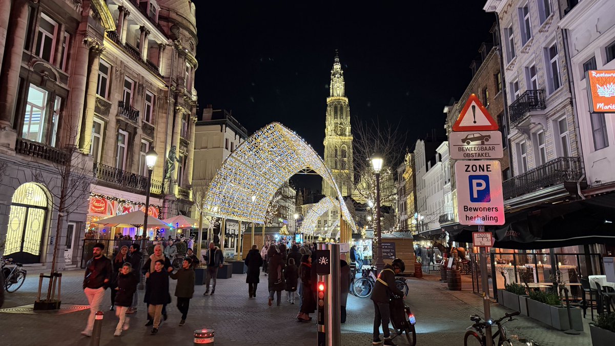 satofishi's tweet image. One night in Antwerp.

Eurostar 9357 from Paris Gare du Nord to Antwerpen-Centraal. 362 km in 2h10m. With one intermediate stop at Brussels-Midi. This is my 857th high-speed train ride. It is also my 6th visit to Belgium. 🇫🇷🚄🇧🇪