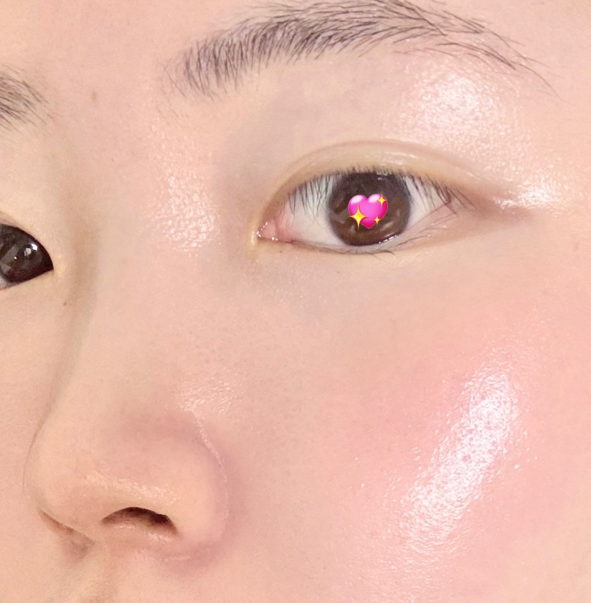 cookierush8282's tweet image. #협찬 #rtevent 

파넬 
세럼 인 하이글로우 쿠션✨
하이글로우 세럼 파운데이션✨

스킨케어 성분이 함유된 촉촉광채 베이스라 겨울철 건조한 피부가 고민인 건성에게 강추🥹
기름광이 아닌 촉촉 수분광이 오래 유지되면서 가볍게 발림🤤

#rt 해주신 3분에게 쿠션과 파운데이션 세트로 보내드려요💗