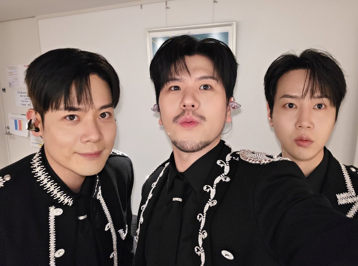 LA POEM Premium Showcase Live in Tokyo 2025

공연장을 가득 채워주신 라뷰 여러분 사랑합니다🫶

떨리는 첫 공연을 따뜻하게 맞아주신
모든 분들께 진심으로 감사드립니다💝

이 공연을 시작으로 앞으로도 일본 팬분들을 많이 만나 뵐 수 있기를 바라겠습니다✨️

#LAPOEM #라포엠 #Japan #Tokyo