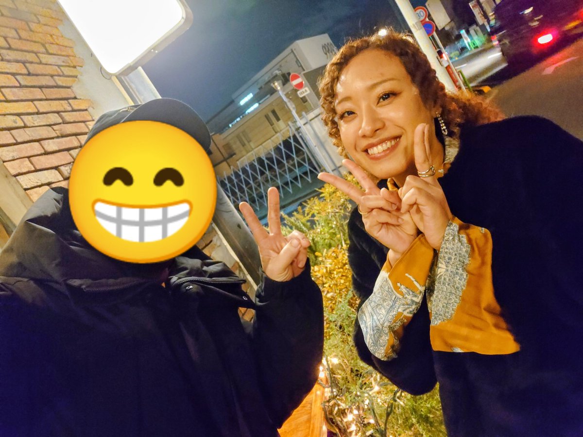 wqviMq3GrkPVEw7's tweet photo. 🌲Christmas Special Live🌲
サミちゃんの歌声…良かった👍
ちょっと早いクリスマス気分でした…
ちなみに…メンバーが持ってる
"うちわ"JUJU友さん製作…
凄すぎでしょっ🤣
#Mayosamira https://t.co/yl8EyALHnI