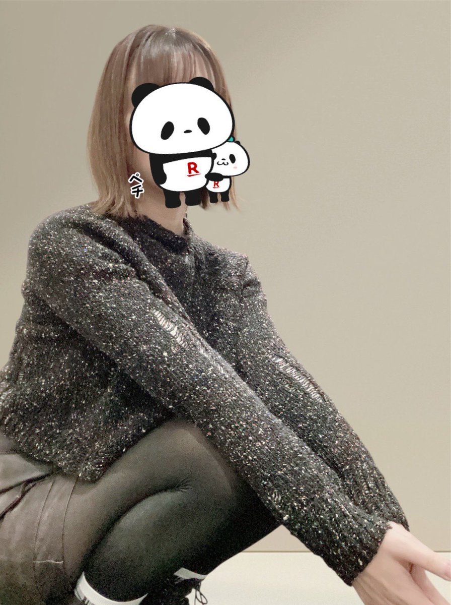 kuzu3mochi's tweet photo. 編んだやつ初めて着ておでかけした〜o(^-^)o
自然光で着画撮ってもらおうと試みたけどふるわなかったので屋内自撮り🤳
実物もっとダメージのとこ可愛いの🥺💓
素敵なパターンありがとう！

🧶:野田商店
📝:@airchan_knitter 
袖本体とリブで20段増やしてます！
#編み物
#damageknit https://t.co/hj6ET9TkTo