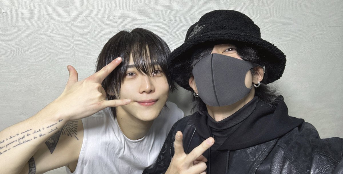 アナタシア　芝健　ランチェキ これは撮影前のカメラの写りチェックで人差し指食べてる芝健