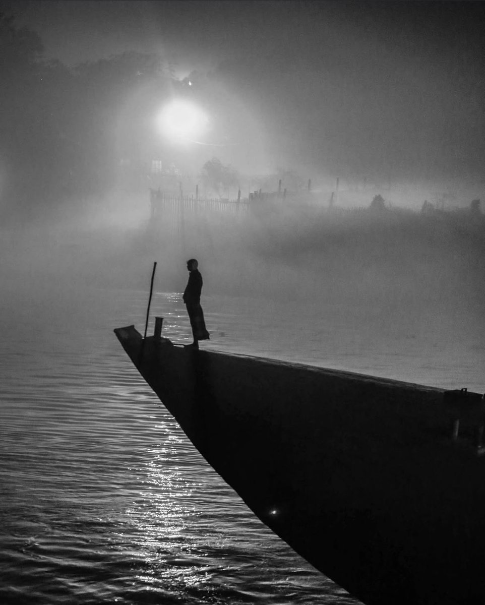 i'm here to love the parts of you the light never learned how to hold

#Love ❤️ 
#Moon 🌙 
#Shonu 🕺