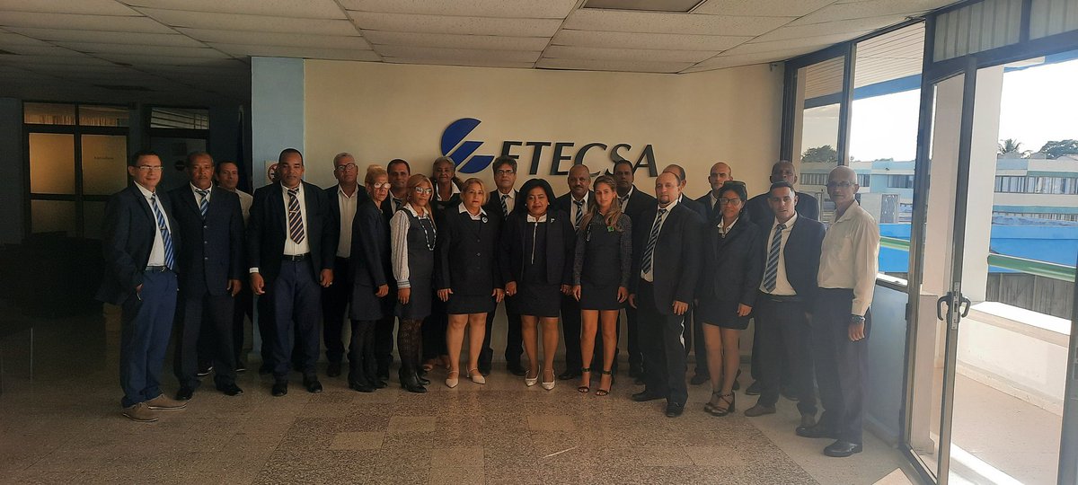 Con la firma del Código de Ética de los Cuadros de la #RevoluciónCubana, se ratificó en la División Territorial de #Etecsa_Guantánamo el compromiso con los principios de nuestro proceso revolucionario.
#EtecsaConCuba