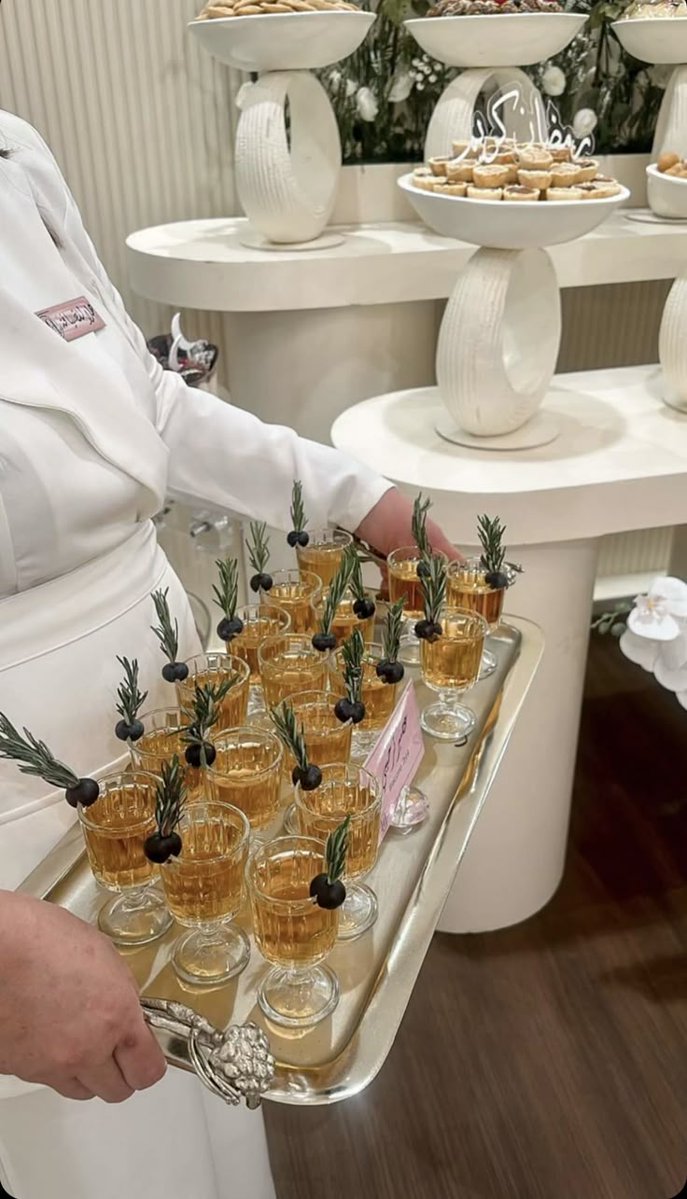 guratanbulann's tweet image. ㅤㅤㅤㅤㅤㅤ
ㅤㅤㅤ
Kami persilahkan para hadirin yang terhormat untuk mengambil welcome drink yang sudah kami siapkan.

ㅤㅤㅤ