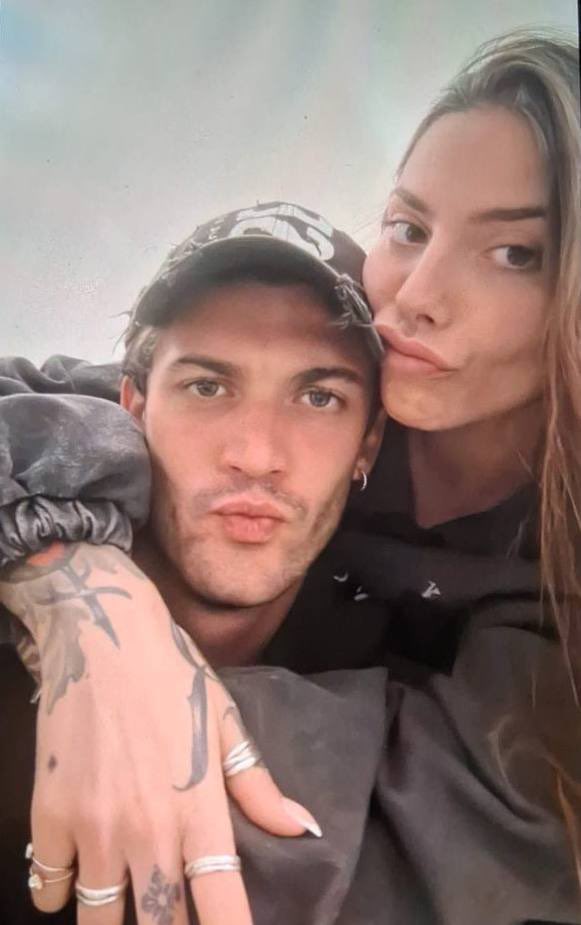 _amatisempre__'s tweet photo. devo ancora realizzare 😭😭😭

#jonita https://t.co/cy9C0Gdxnf
