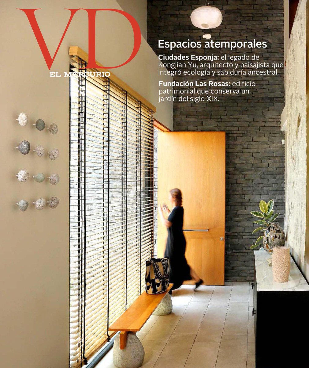 Hoy en VD, el precioso jardín que conserva la Fundación Las Rosas; las ciudades esponja del arquitecto chino Kongjian Yu; un mural de Fray Pedro Subercaseaux descubierto en una parroquia en Ñuñoa. Mucho más para ver y leer: digital.elmercurio.com/2025/12/20/RVV…